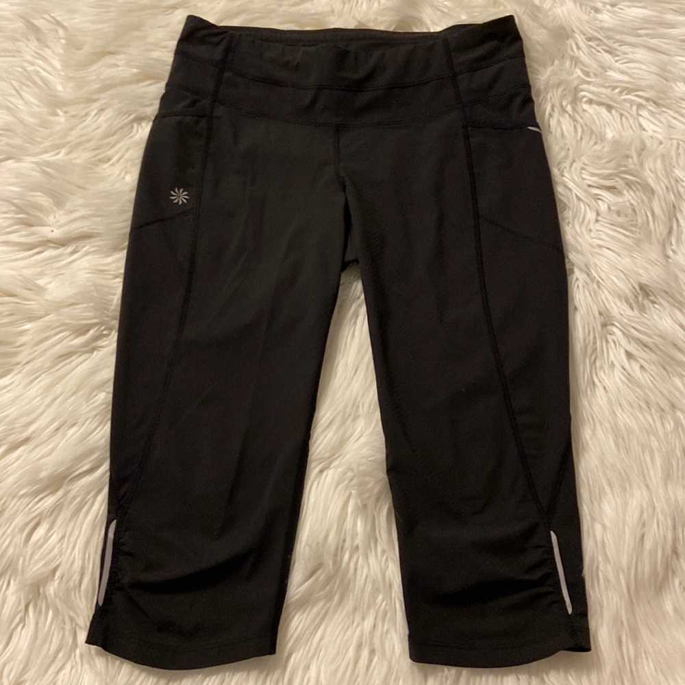 Athleta Black  Capri Short Workout Hiking Athleisure Leggings size S inseam 16”